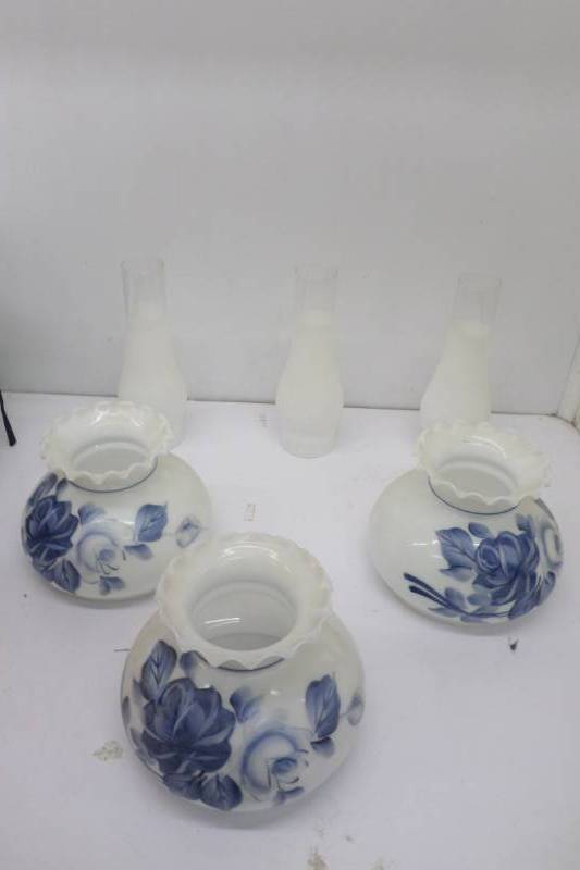 lot 67 image: Vintage Chinmeys for Lamps