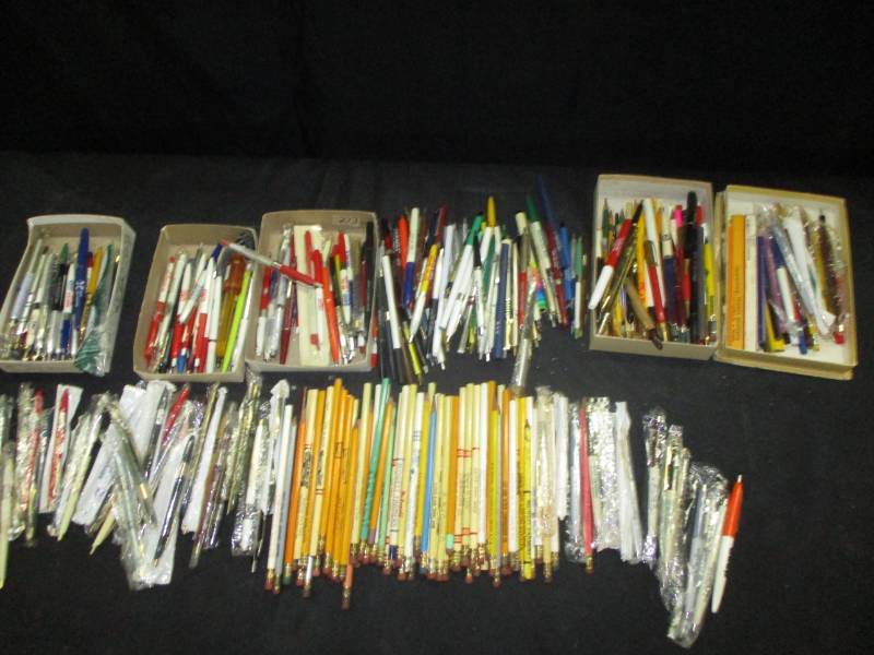 lot 1 image: Vintage Advertiisng Pens and Pencils