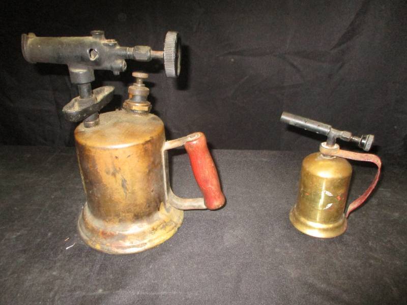 lot 4 image: 2 Vintage Blow Torches