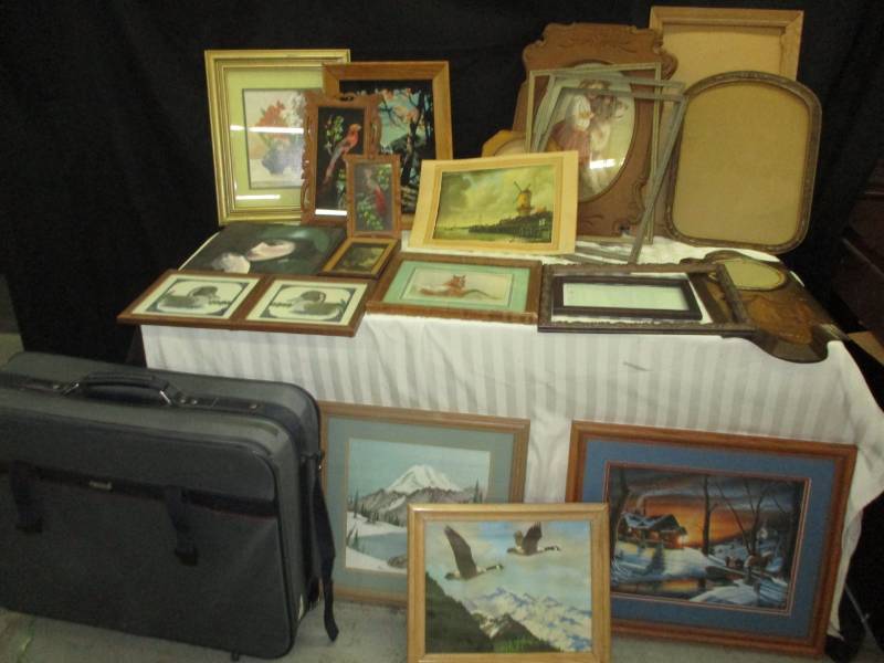 lot 8 image: Vintage Picture Frames and pictures,