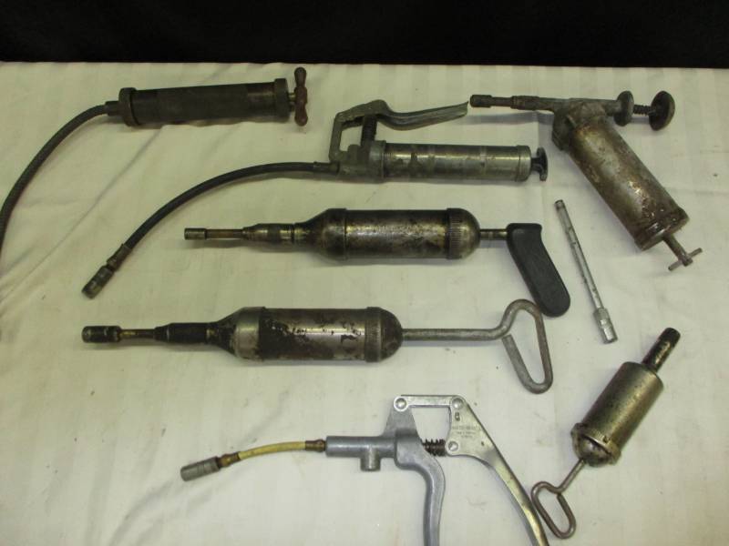 lot 12 image: Assortment of Grease gunsAuto Kits