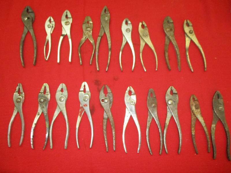 lot 16 image: Assortment of Slip Joint Pliers
