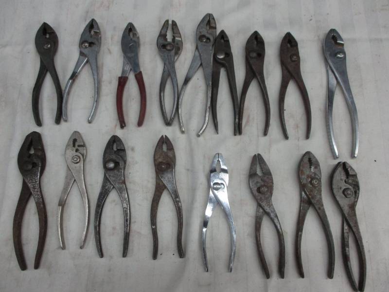 lot 17 image: Assortment of Slip Joint Pliers
