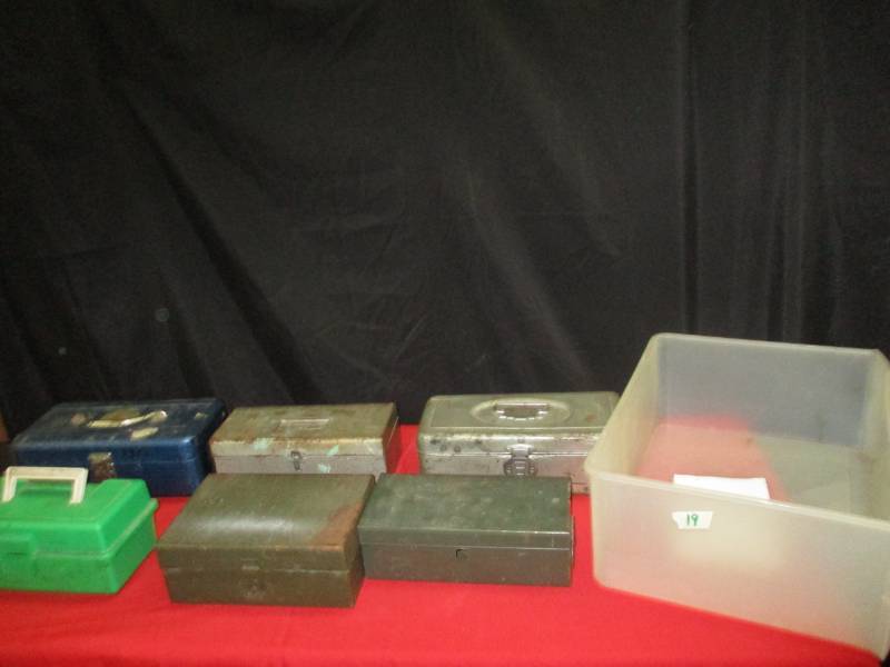 lot 19 image: 6 Storage Boxes