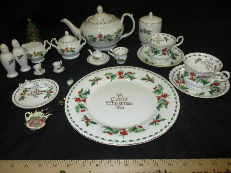 lot 38 image: Cup of Christmas Tea Set