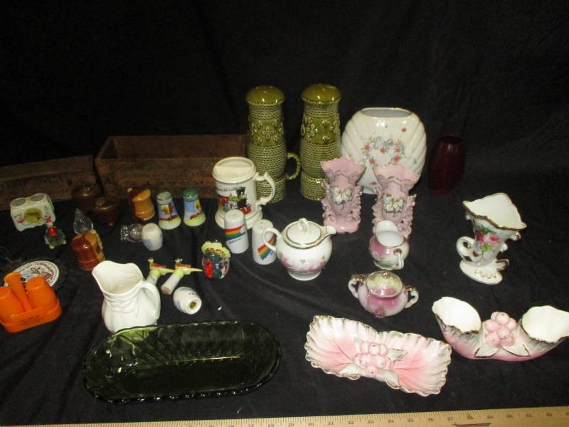 lot 40 image: Misc Glass and Stoneware and Cheese Boxes