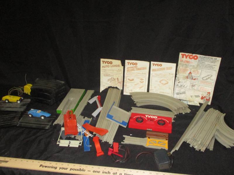lot 43 image: Tyco Trucker Set Access and Vintage Track with 2 Cars (AC Gilbert Company)