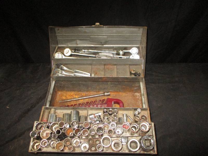 lot 59 image: Craftman Toolbox Bi-Tray Full of Tools and Sockets