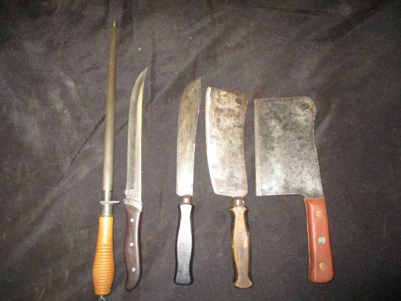 lot 89 image: Bunch of Butcher Knives, Thomas MFG Co, Lees Sharponed Icon and Buck 12