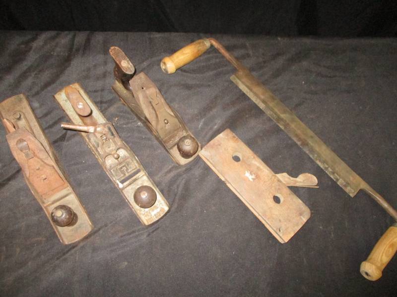 lot 98 image: Planes draw knife