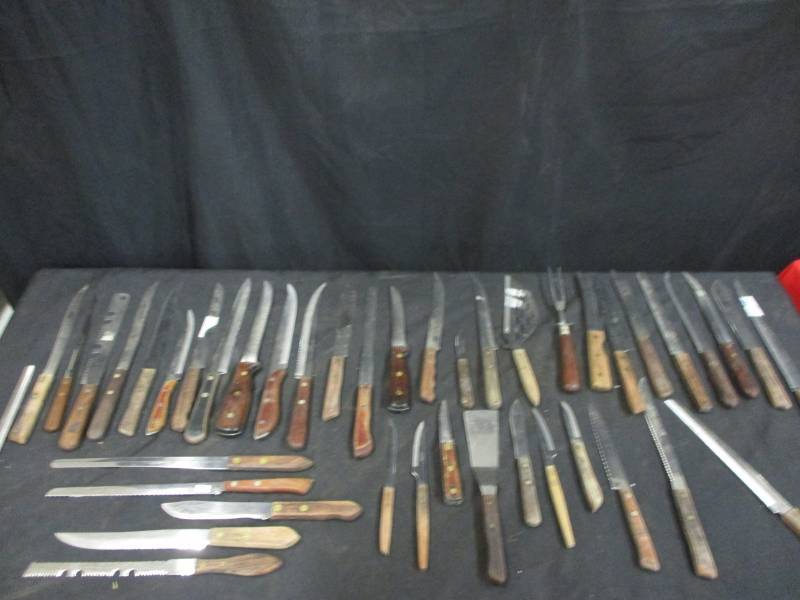 lot 101 image: Ass. knives