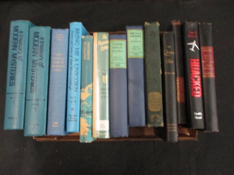 lot 107 image: Old hardcover books (dcor,fold)