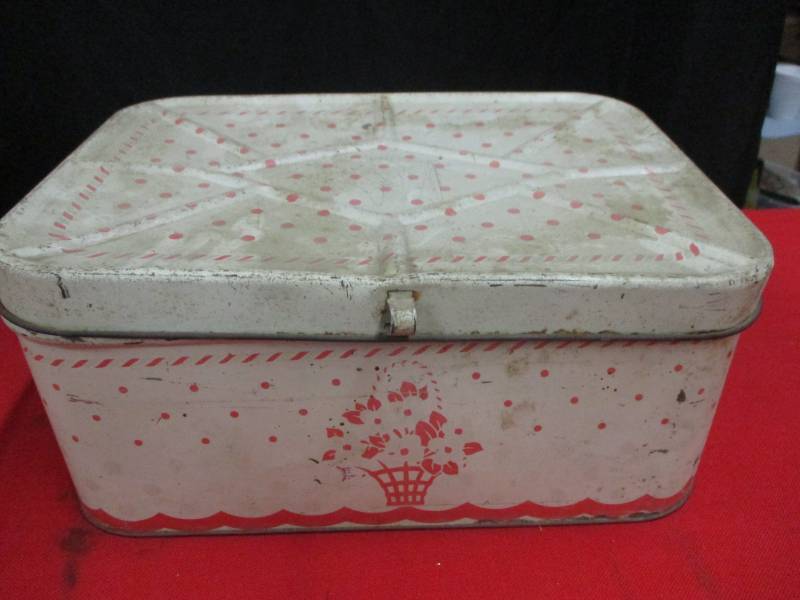 lot 114 image: Coffe Pot with Chord and Bread Box