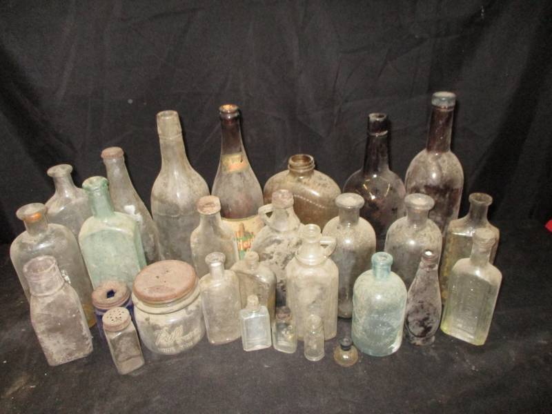 lot 118 image: Vintage bottles