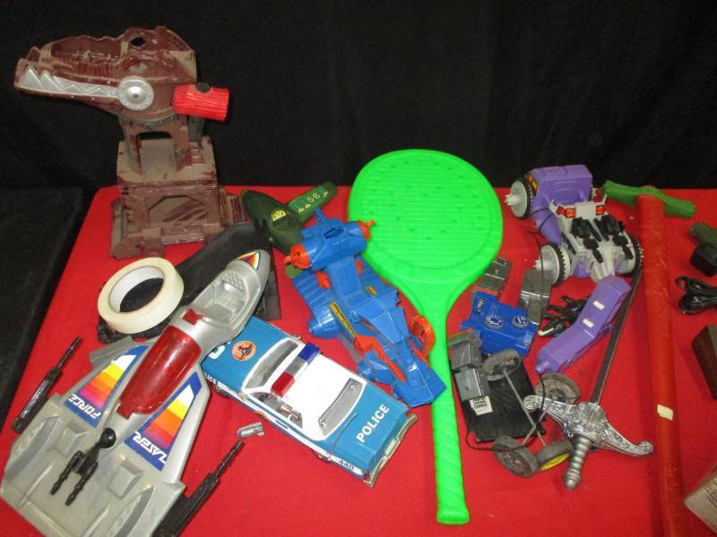 lot 120 image: Vintage Toys