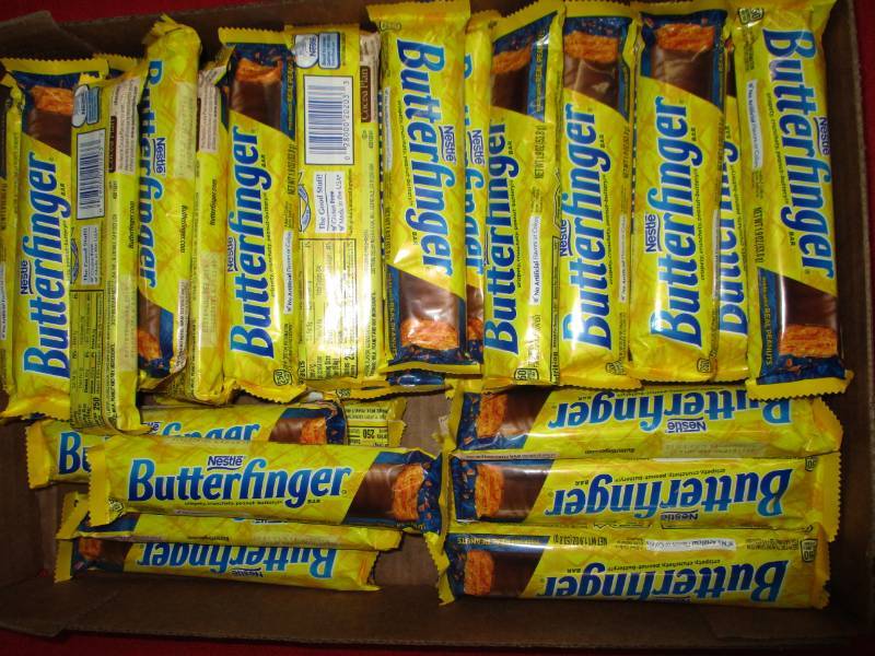 lot 139 image: 40 Butterfinger candy bars