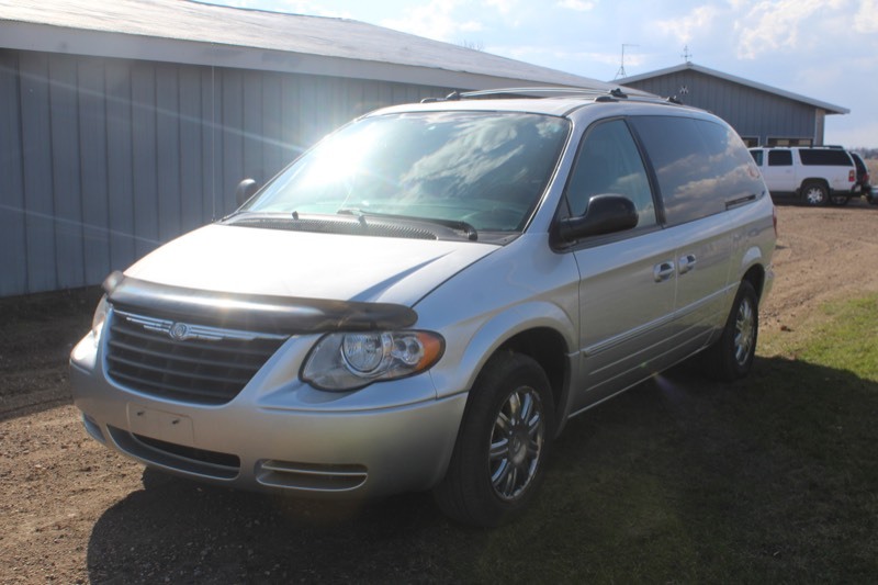 2005 Chrysler Town & Country Limited - 98,525 Miles -