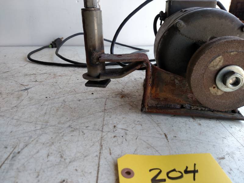 lot 204 image: Tool Post Grinder...