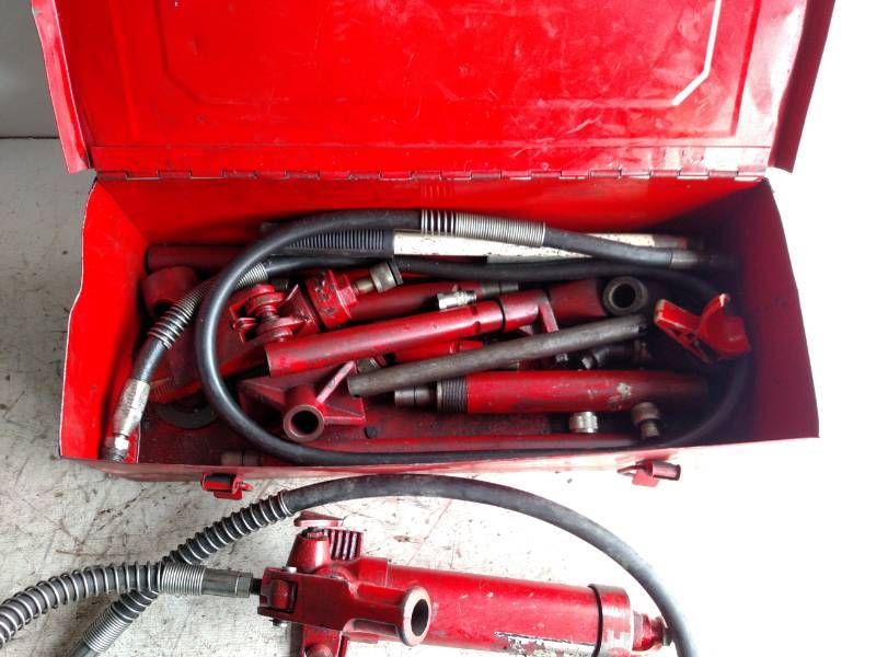 lot 321 image: Porta-Power Kit...