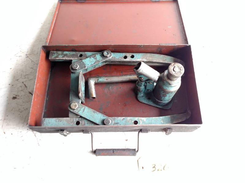 lot 326 image: Heavy Duty Puller  ...