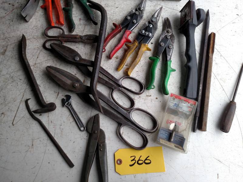 lot 366 image: Asstd Tools...