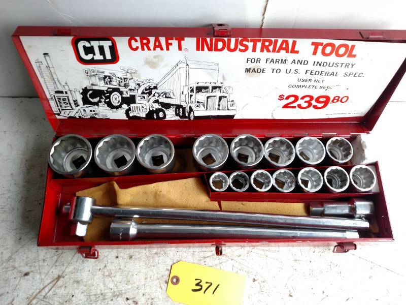 lot 371 image: 34 Socket Set...