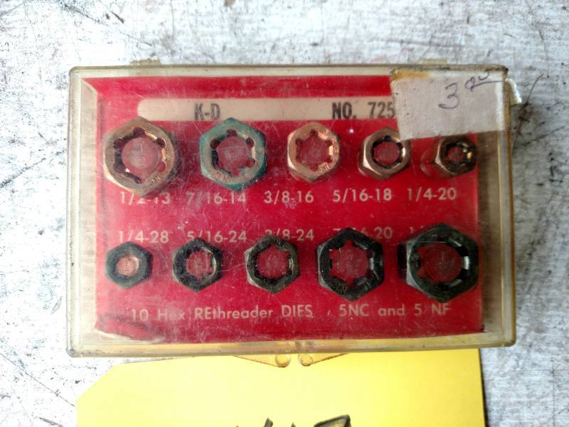lot 412 image: K-D No. 725 Rethreading Dies...