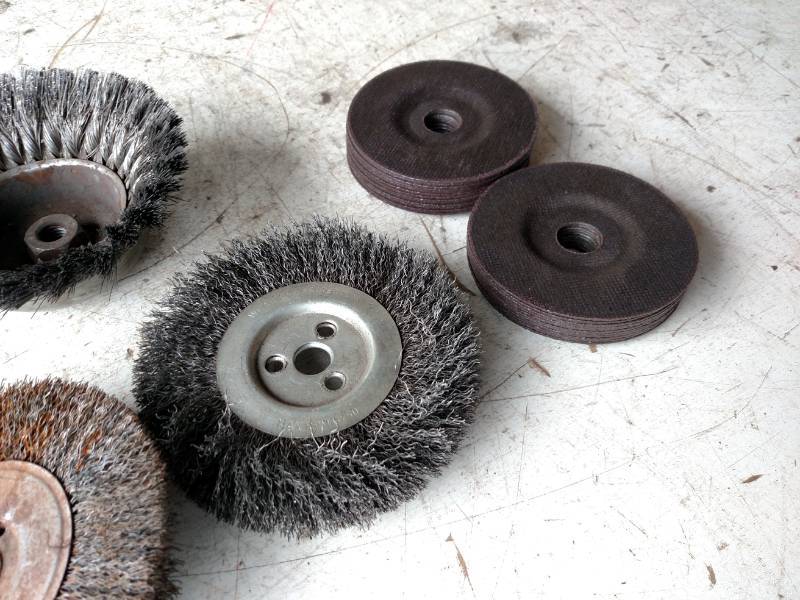 lot 514 image: Asstd Wire Wheels & Grinding Discs...
