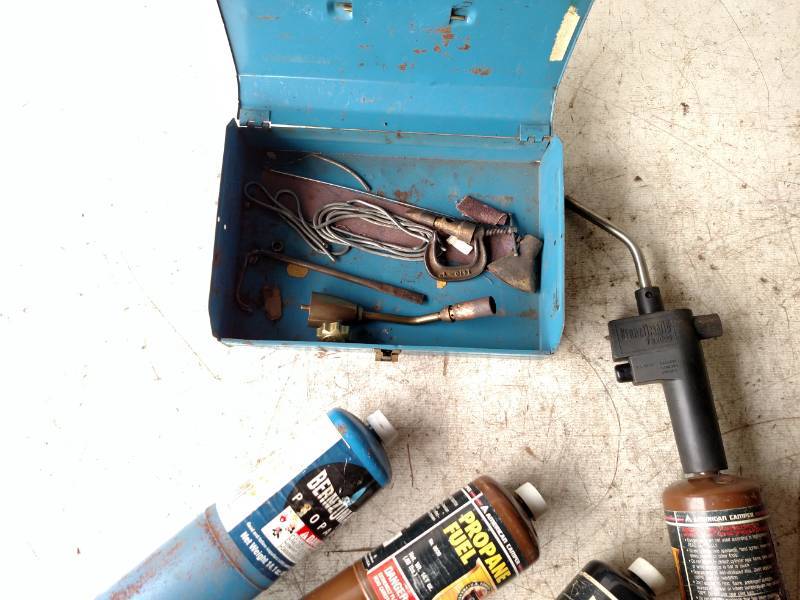 lot 527 image: Propane Torches & Gas...