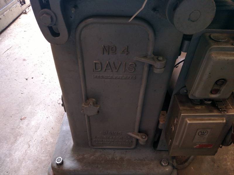 lot 13 image: Davis No. 4 Key Seater with Accesso...