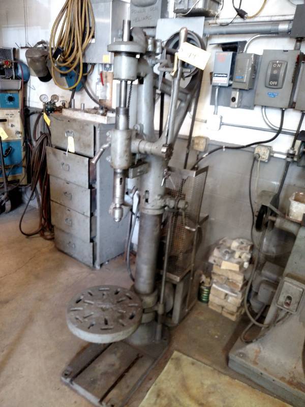 lot 19 image: Champion 20 Drill Press, 12 Chuc...