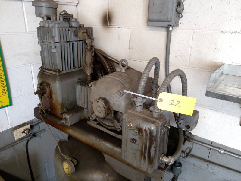 lot 22 image: Air Compressor, 3 hp, 220440, 3 Ph...