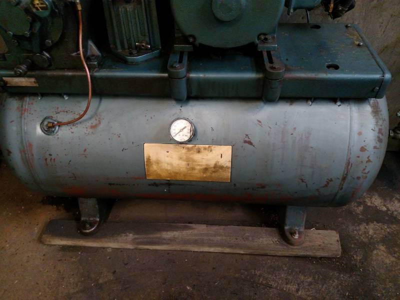 lot 24 image: Quincy Model 230 Air Compressor, 3 ...