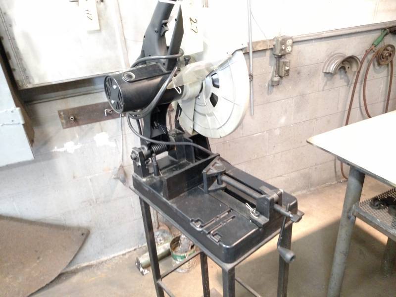 lot 27 image: Porter Cable 14 Abrasive Chop Saw,...