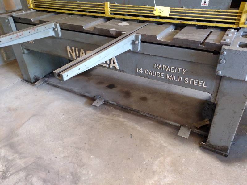 lot 31 image: Niagara No. 36 Sheet Metal Shear, 7...