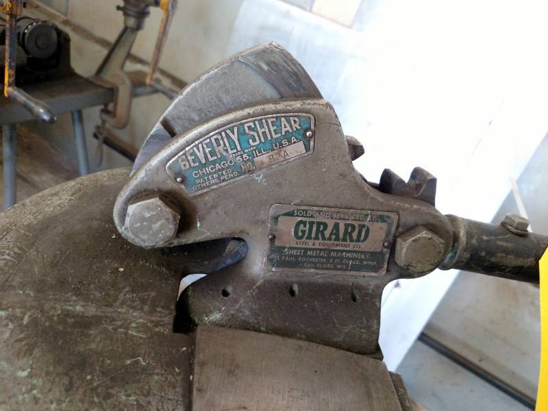 lot 35 image: Beverly Hand Shear, Model B2A...