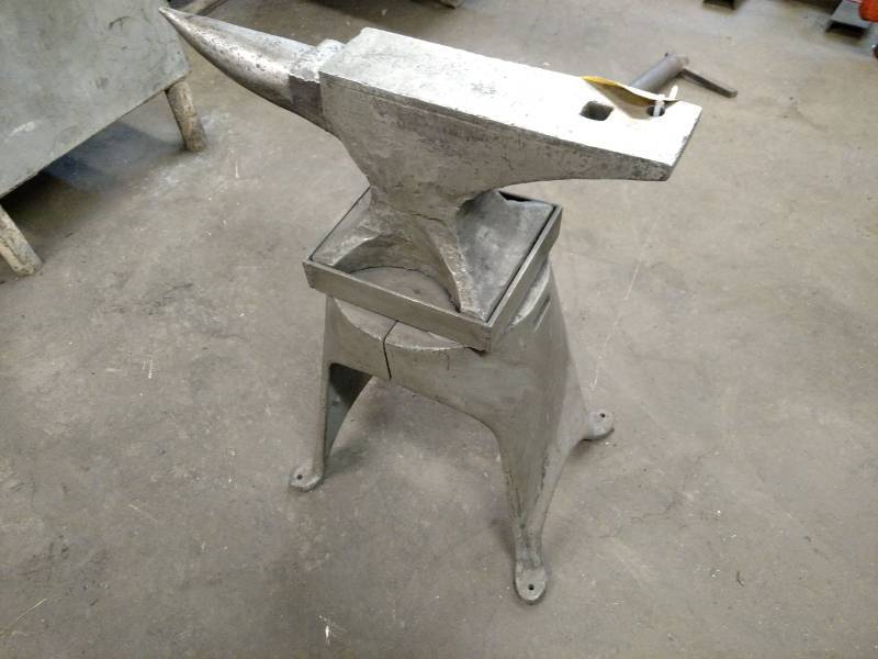 lot 62 image: Anvil 24 x 3 12 with Stand...