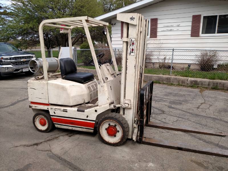 lot 5 image: Allis Chalmer LP Gas Forklift, Mode...