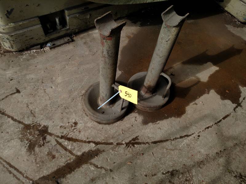 lot 590 image: (2) Jack Stands...