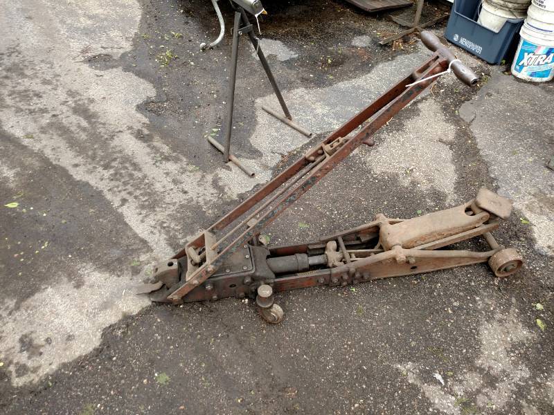 lot 613 image: Floor Jack, Works...