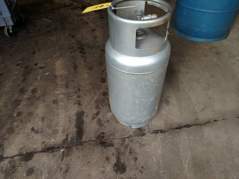 lot 621 image: Forklift LP Tank, Maybe 12 Full...