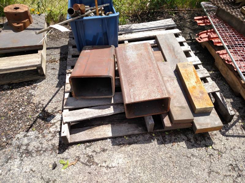 lot 654 image: (2) Pallets with Asstd Metals...