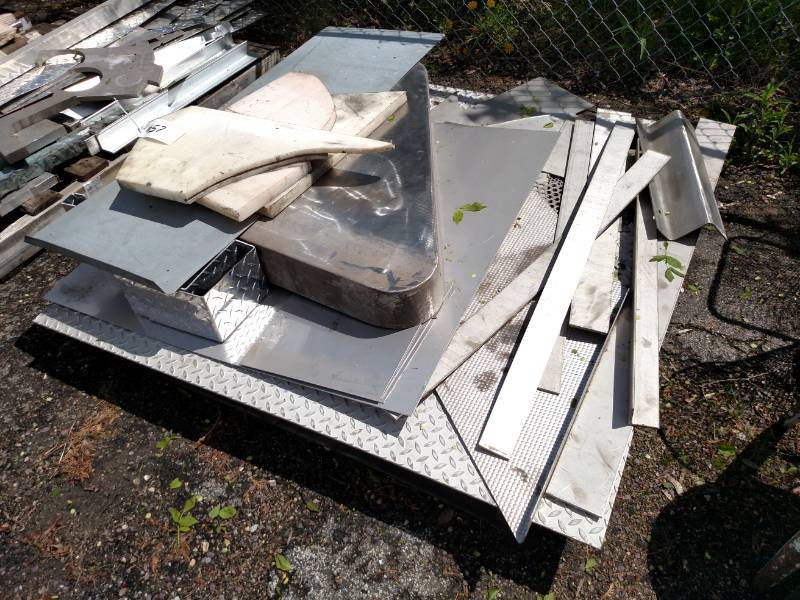 lot 657 image: Pallet of Stainless Steel & Plastic...