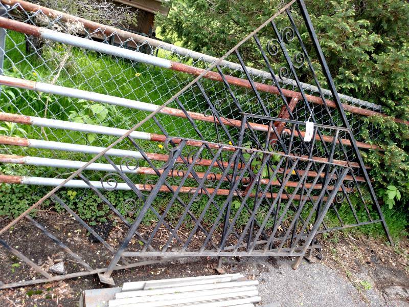 lot 664 image: Asstd Railings...