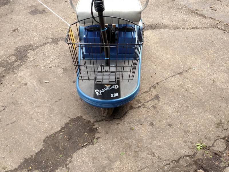 lot 672 image: Rascal 205 Electric Mobility Cart, ...