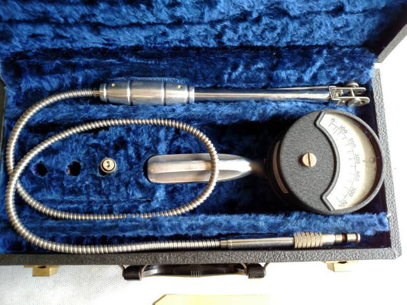 lot 739 image: Alnor Pyrocon Pyrometer...
