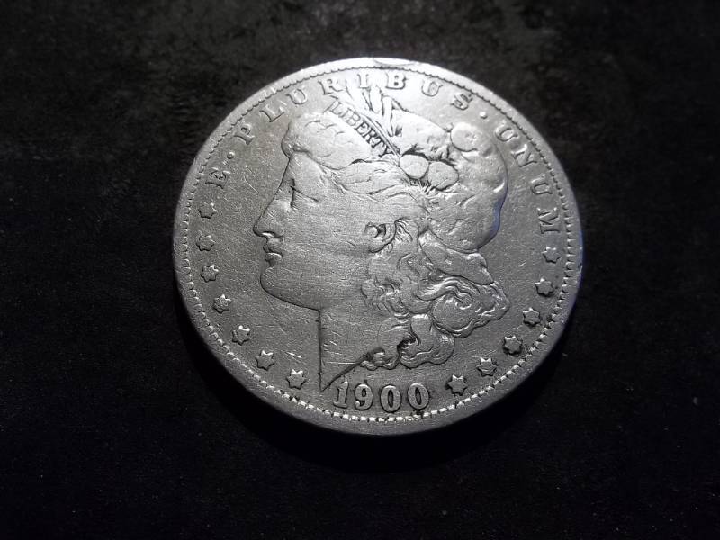 lot 32 image: 1900 S  Morgan Silver Dollar