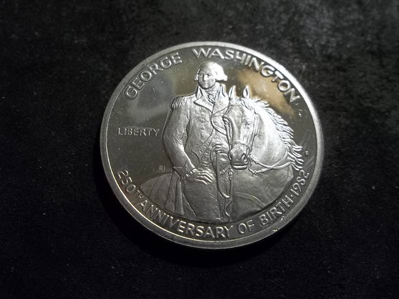 lot 68 image: George Washington 250th Birthday Commemorative Silver Proof Half Dollar
