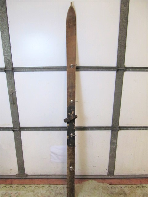 lot 10 image: Vintage Wooden Snow Ski HatCoat Rack