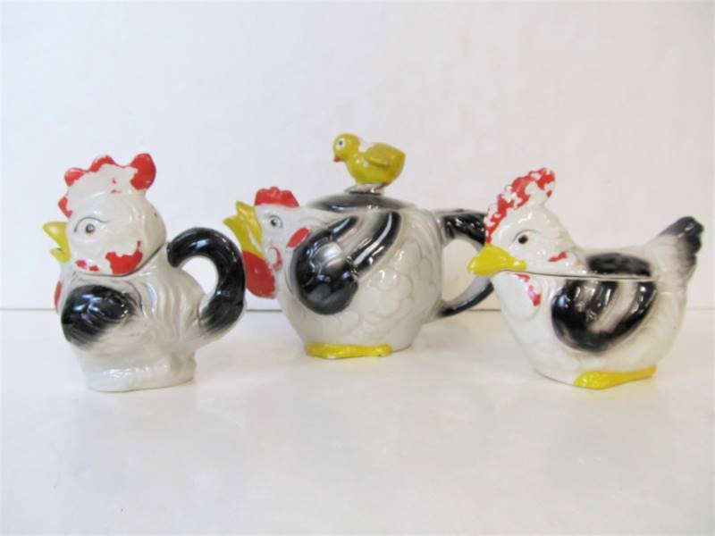 lot 57 image: Vintage 1950s Rooster Salt Pepper Creamer Set